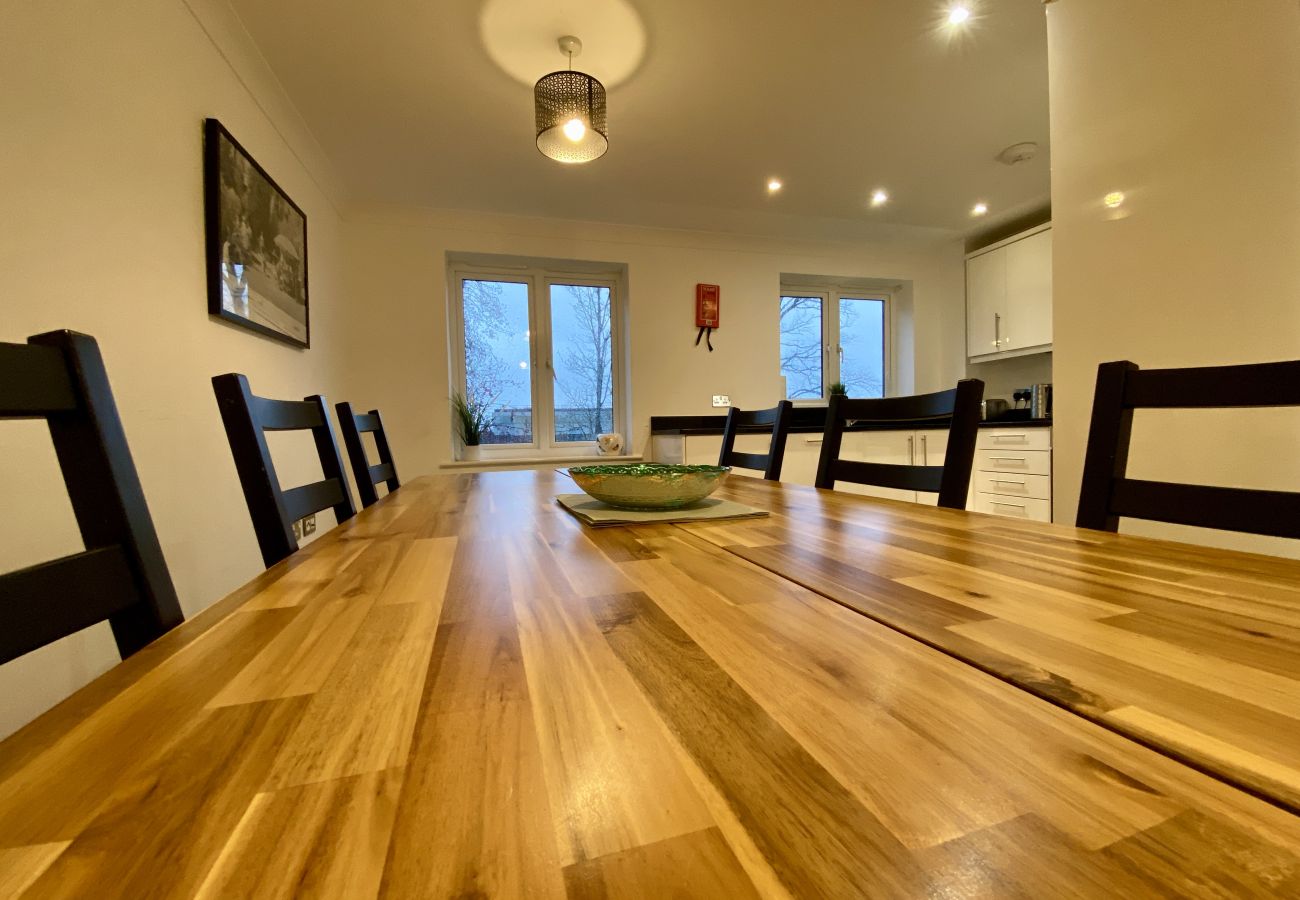 House in Ascot - Ascot Four Bedroom House With Garden