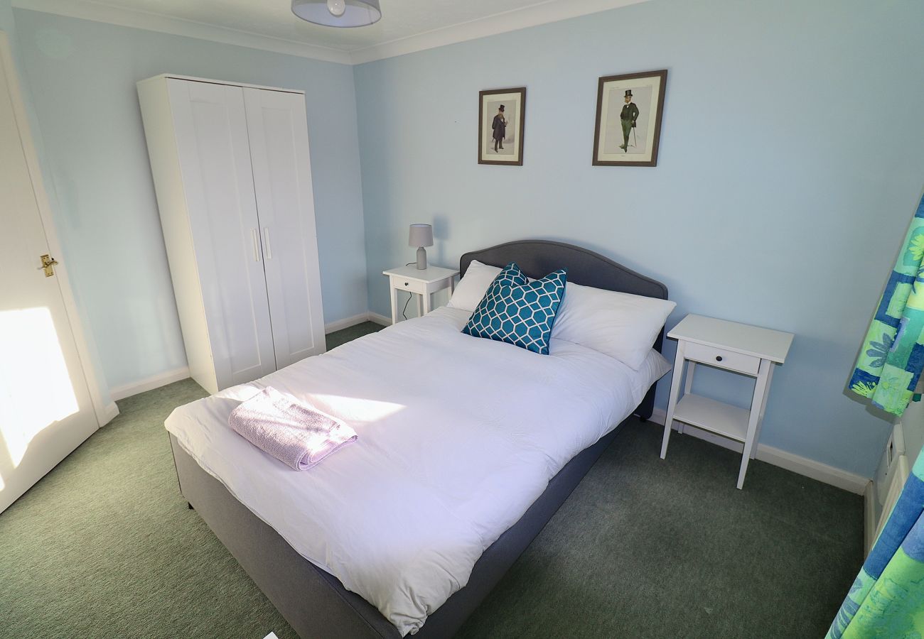 House in Winchester - Spacious 4 Bed Home in Winchester with Garden & Parking