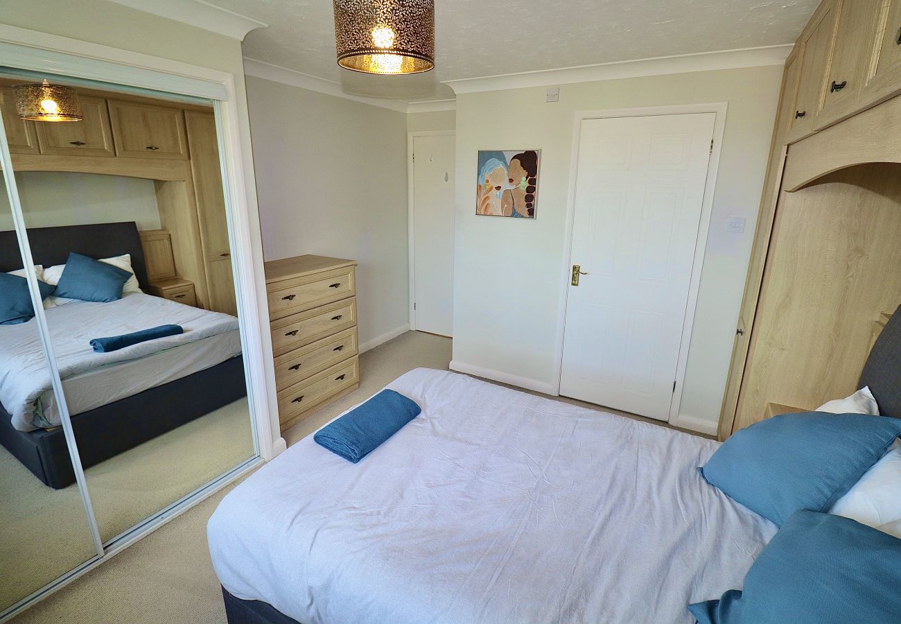 House in Winchester - Spacious 4 Bed Home in Winchester with Garden & Parking