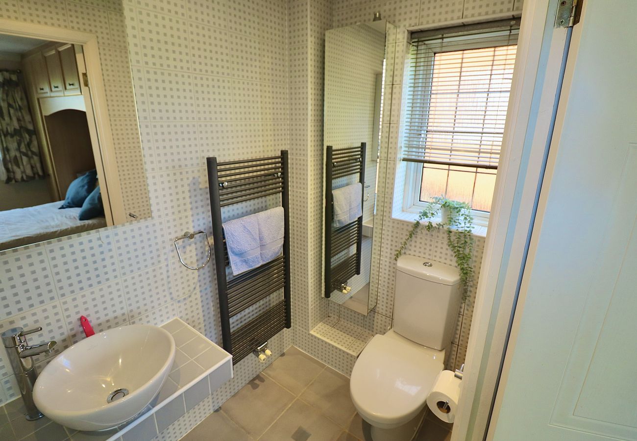 House in Winchester - Spacious 4 Bed Home in Winchester with Garden & Parking