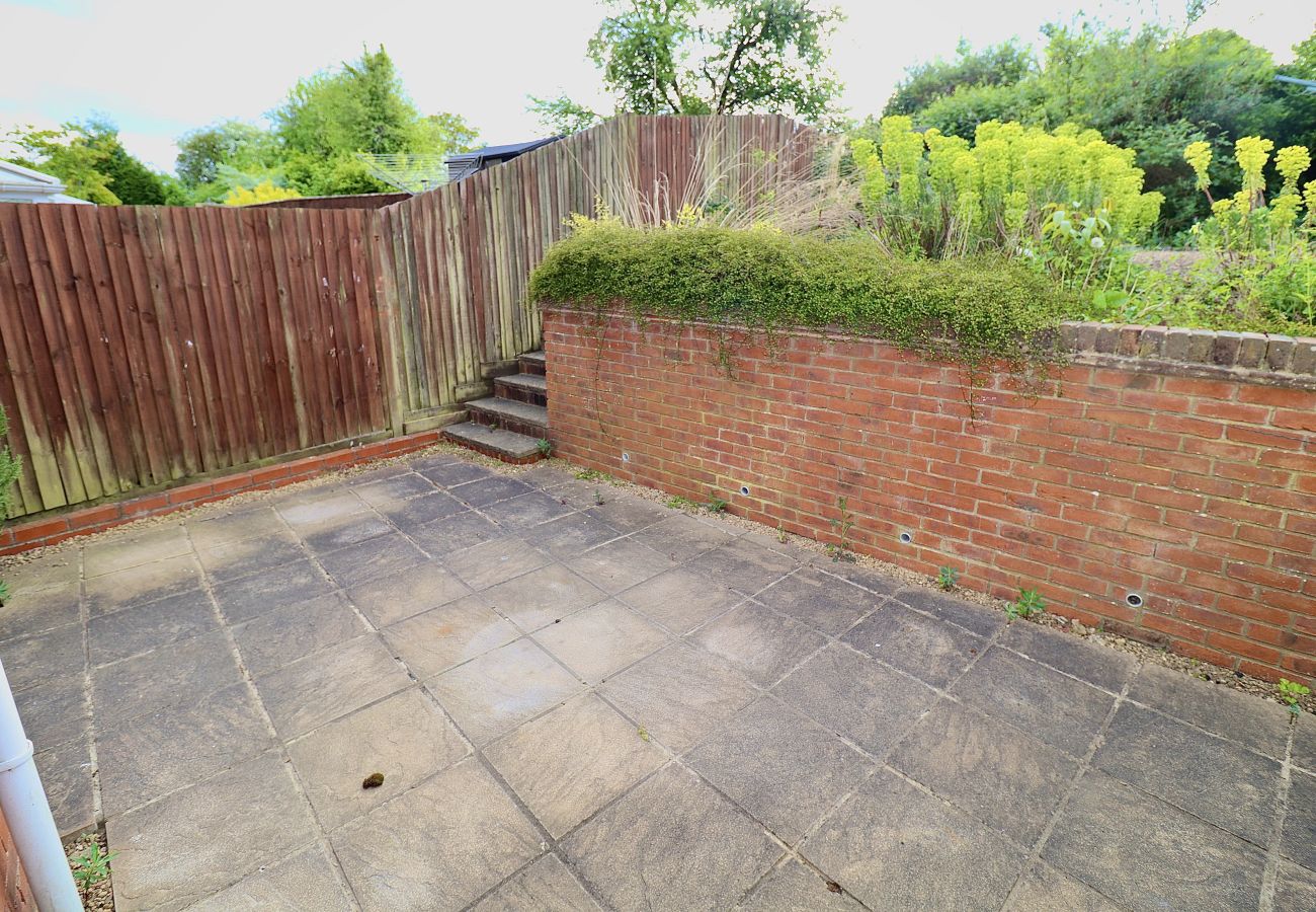 House in Winchester - Spacious 4 Bed Home in Winchester with Garden & Parking