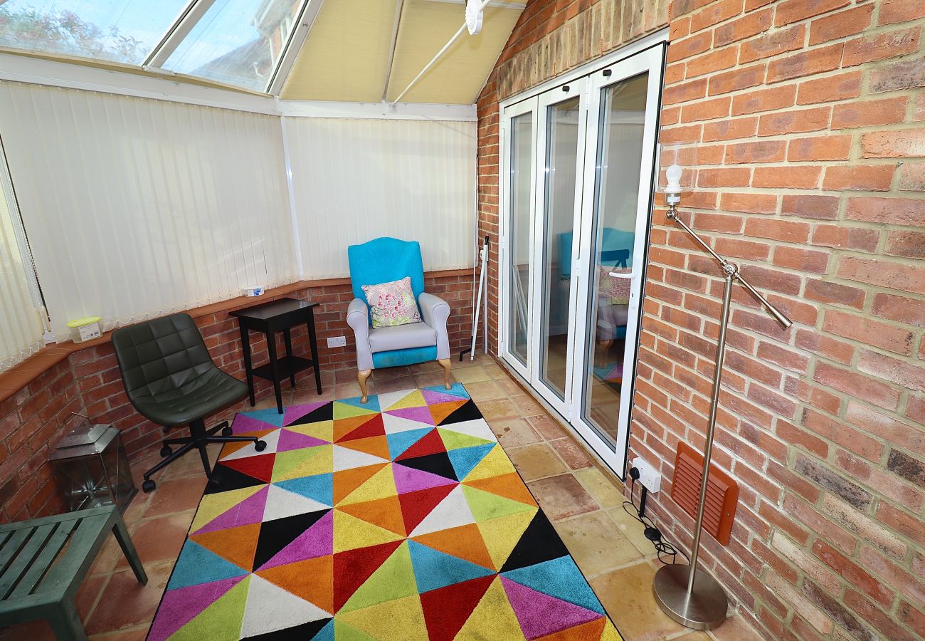 House in Winchester - Spacious 4 Bed Home in Winchester with Garden & Parking