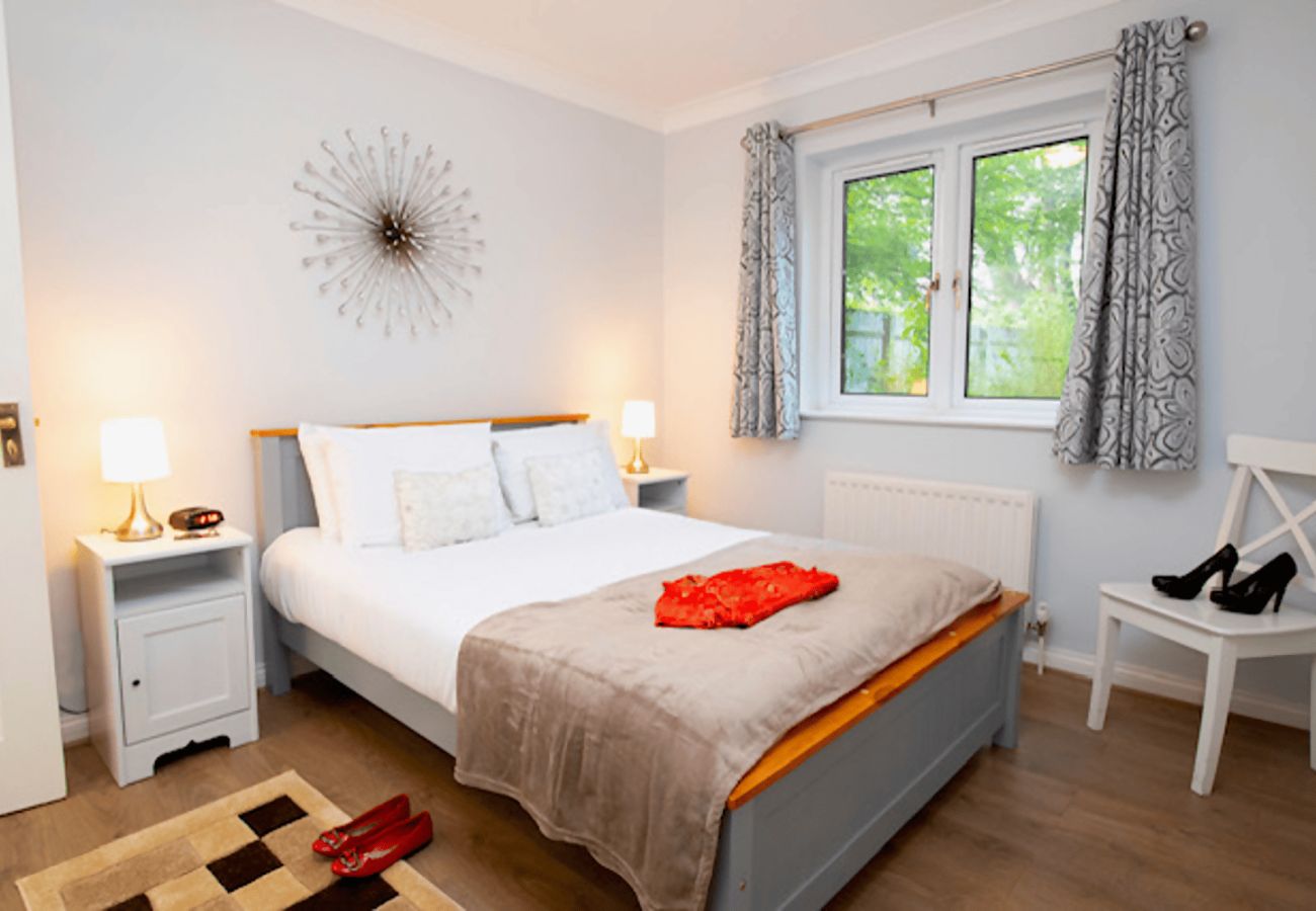 Apartment in Bracknell - Bracknell Spacious Ground Floor Apartment