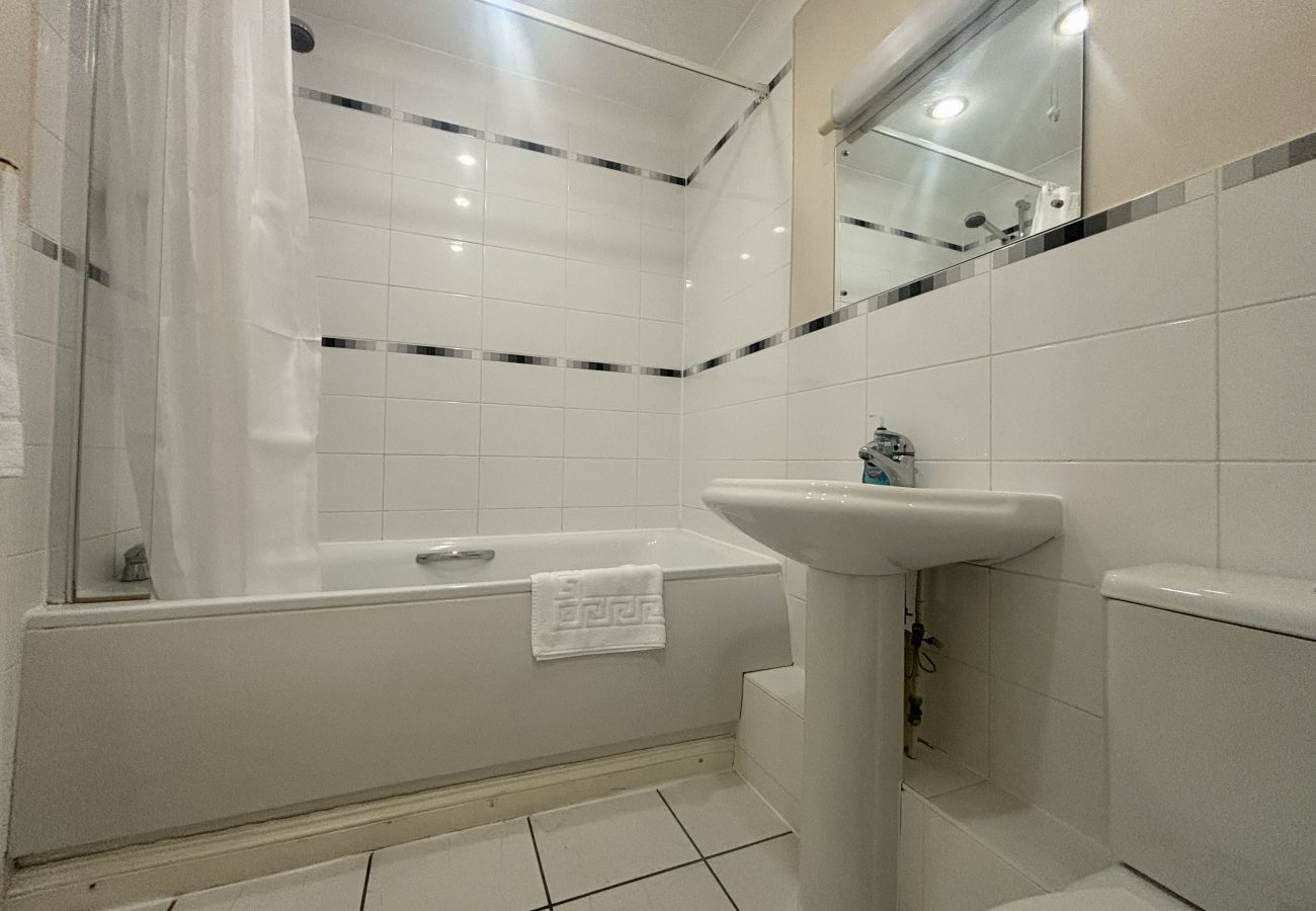 Apartment in Bracknell - Comfortable 2 Bedroom Apartment in Bracknell