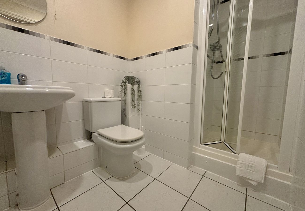 Apartment in Bracknell - Comfortable 2 Bedroom Apartment in Bracknell