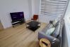 Apartment in Chertsey - Chertsey Modern 2-Bed Flat with Parking