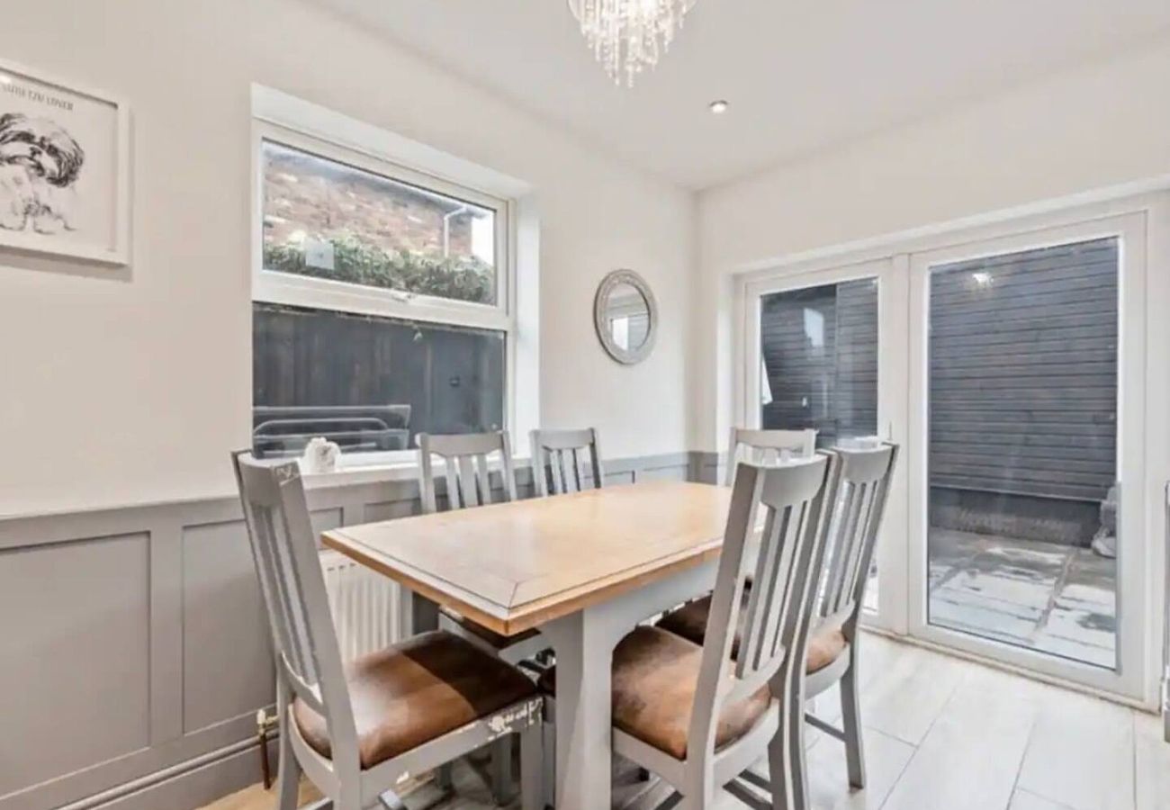 Cottage in High Wycombe - Beautiful 4 Bed Cottage 