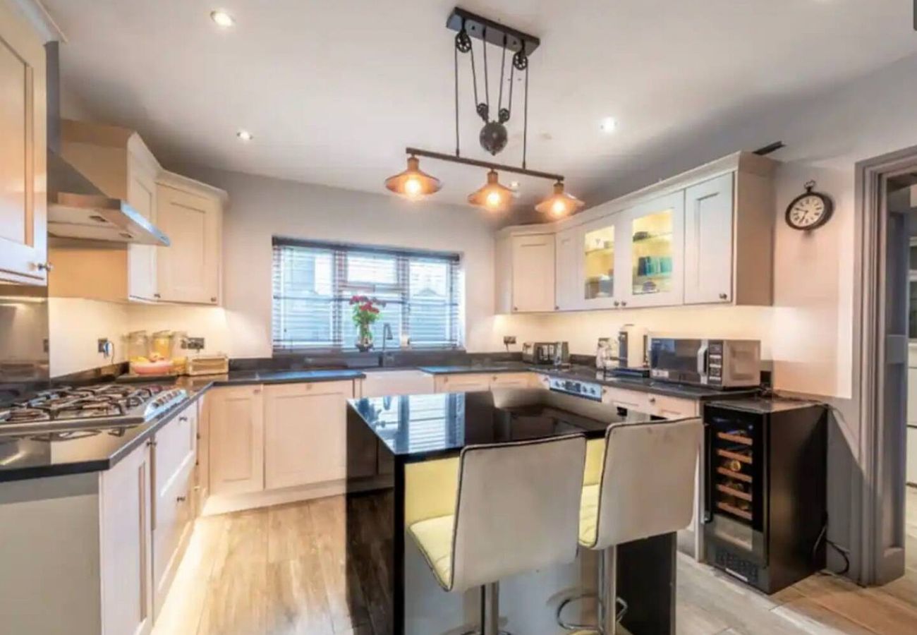 Cottage in High Wycombe - Beautiful 4 Bed Cottage 