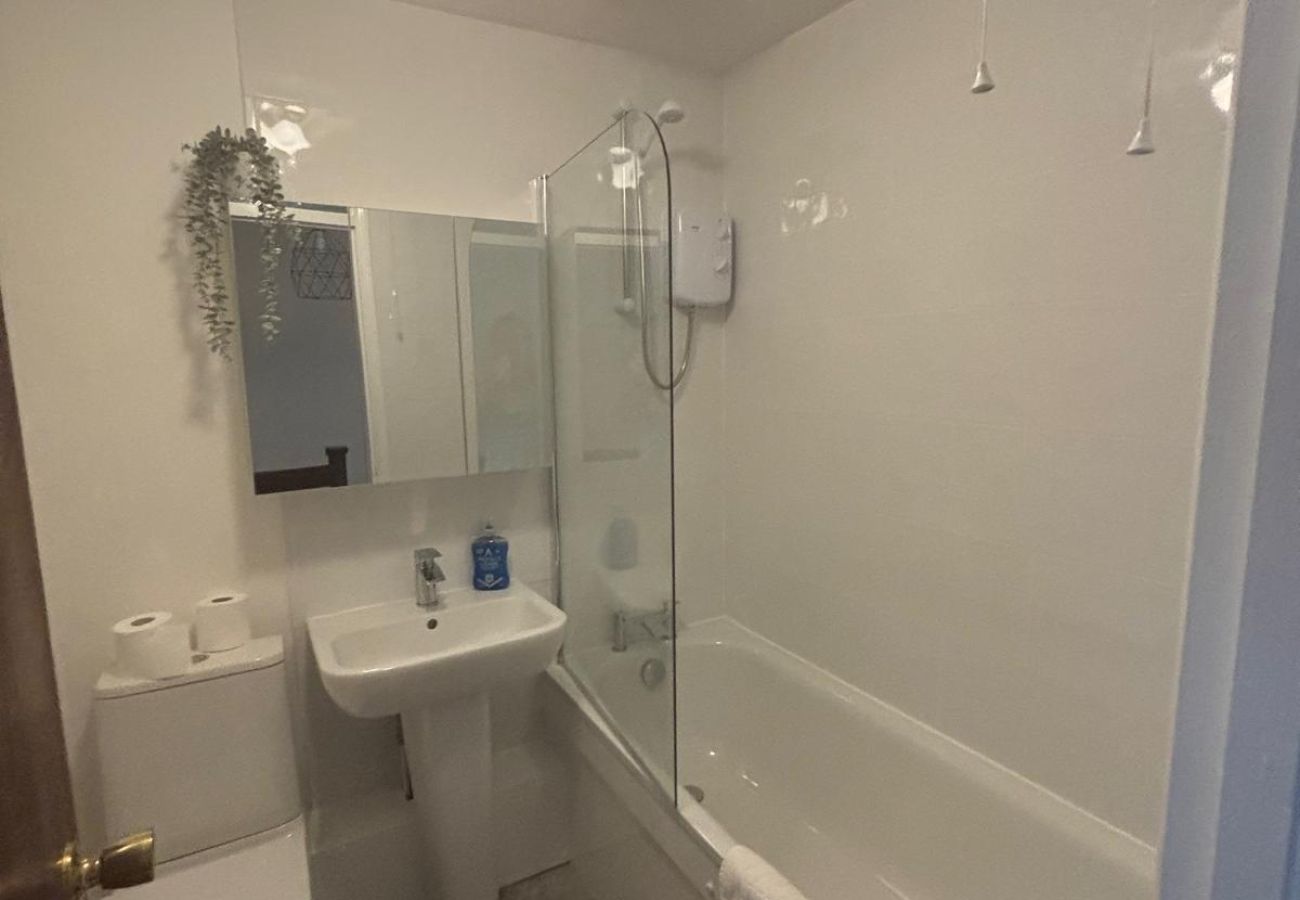 House in Bracknell - Comfortable 2 Bedroom House in Bracknell
