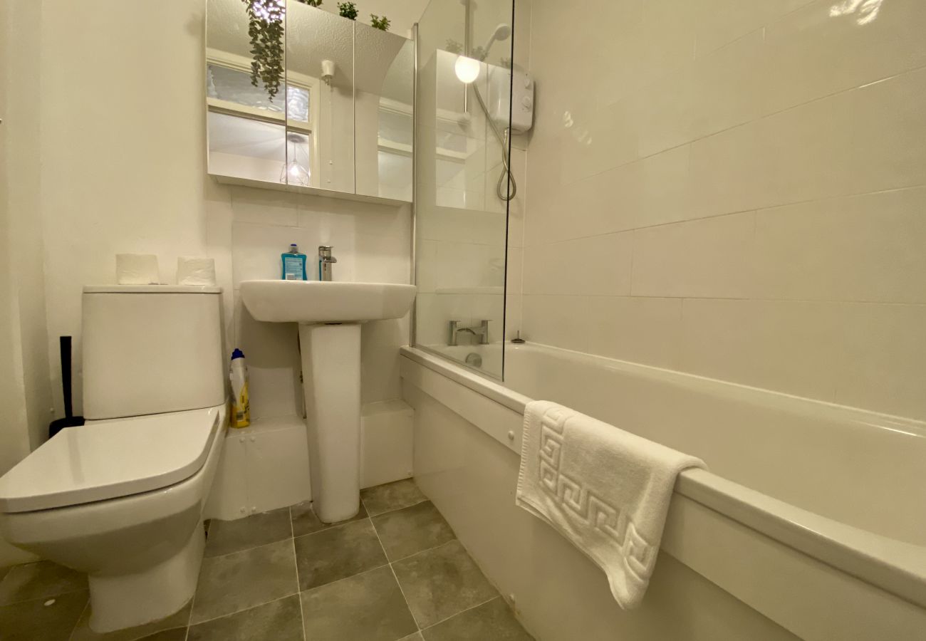 House in Bracknell - Comfortable 2 Bedroom House in Bracknell