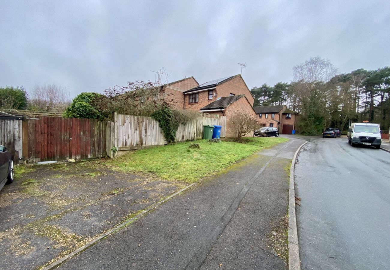 House in Bracknell - Comfortable 2 Bedroom House in Bracknell