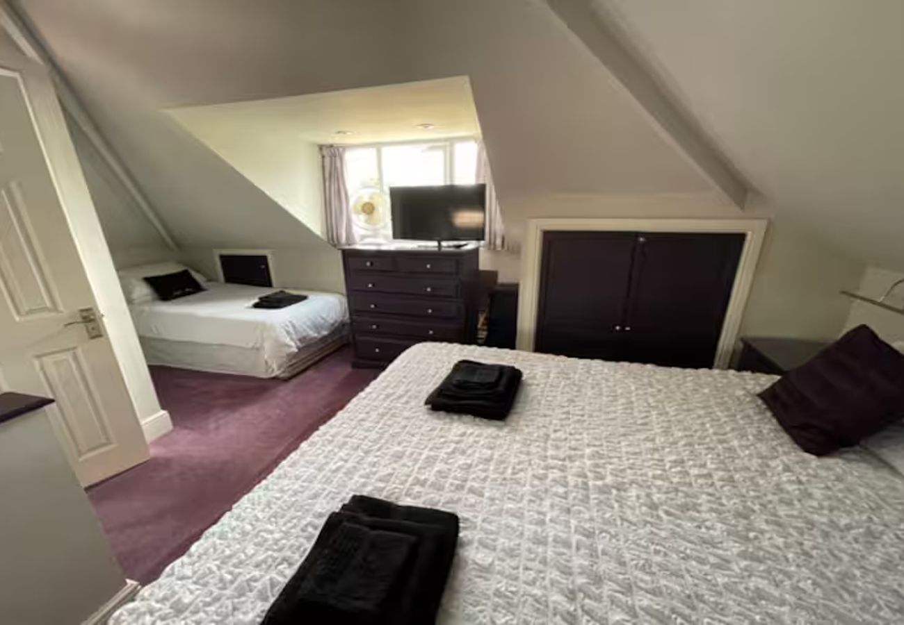 Bungalow in Manchester - REDCOT HOLIDAY Bungalow in Knutsford Cheshire