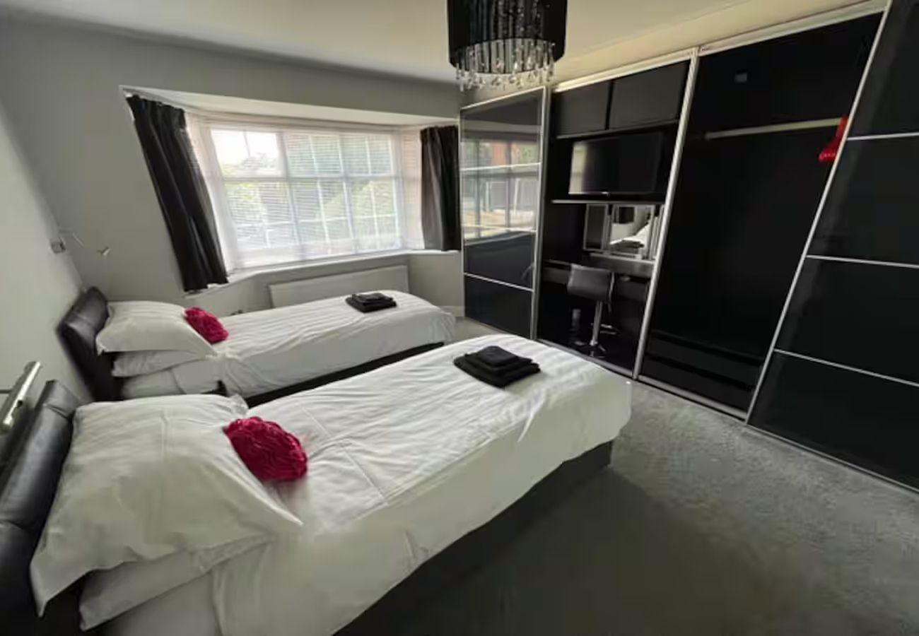 Bungalow in Manchester - REDCOT HOLIDAY Bungalow in Knutsford Cheshire