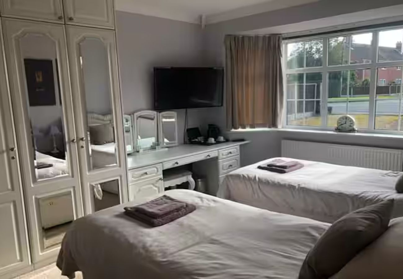 Bungalow in Manchester - REDCOT HOLIDAY Bungalow in Knutsford Cheshire
