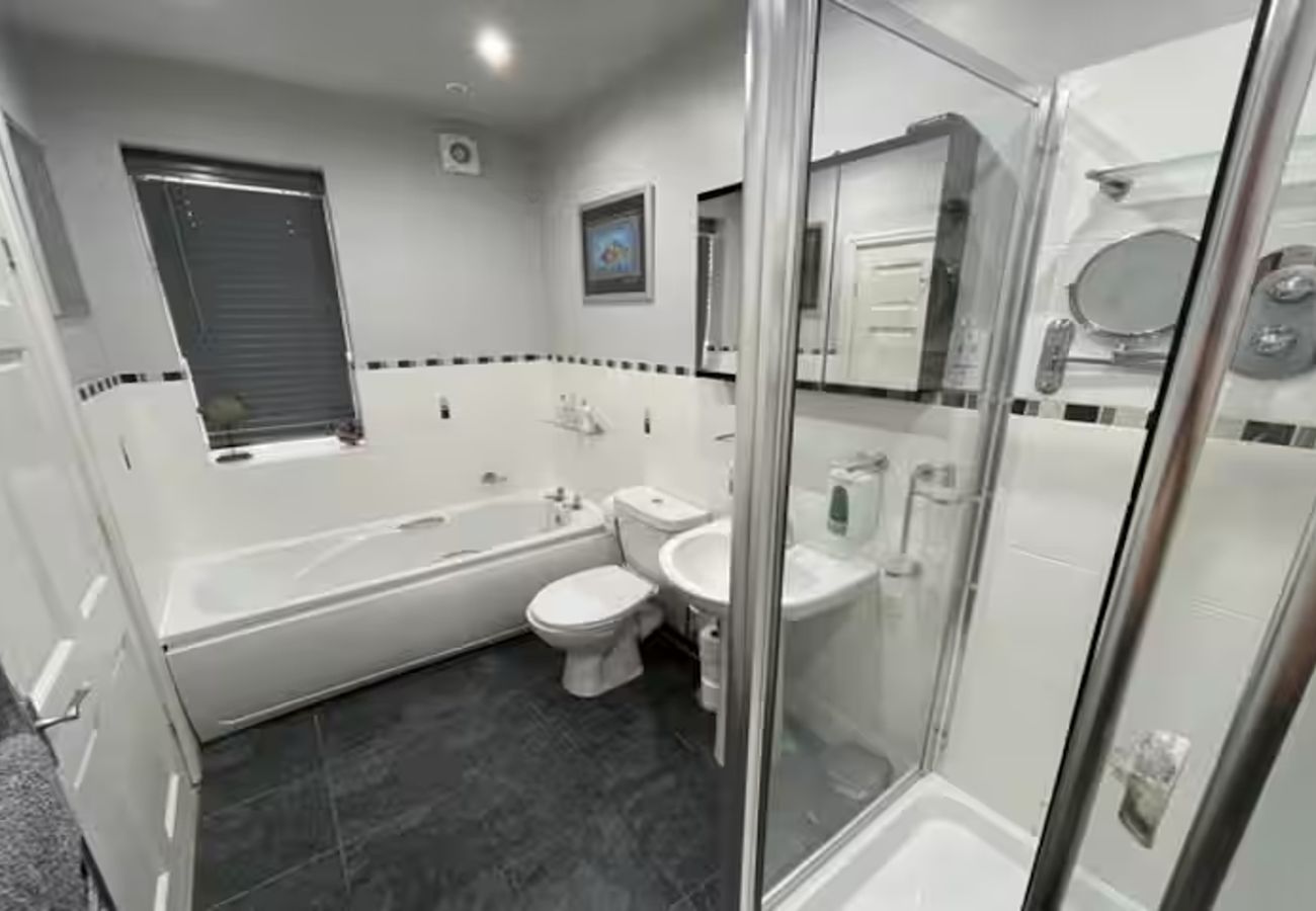 Bungalow in Manchester - REDCOT HOLIDAY Bungalow in Knutsford Cheshire