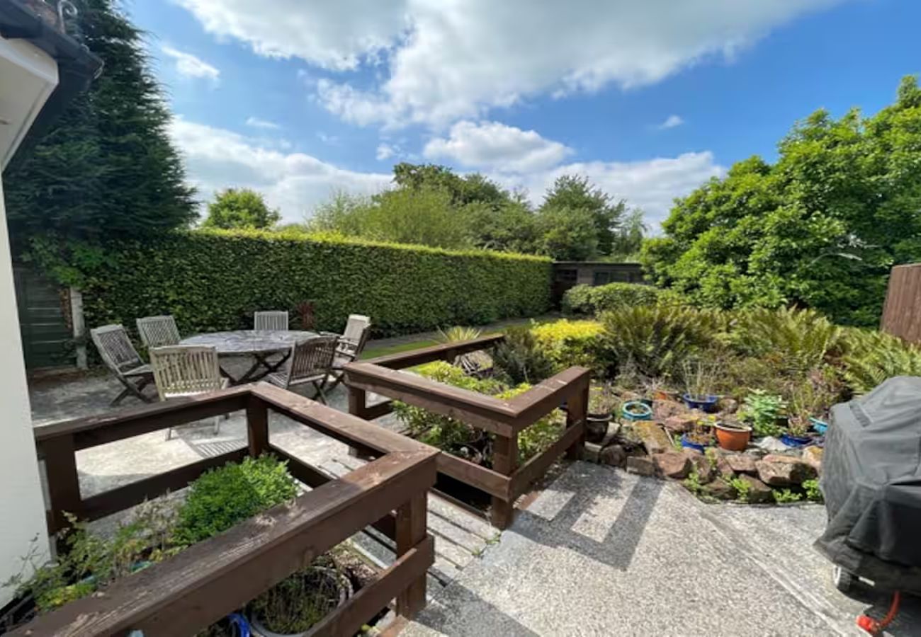 Bungalow in Manchester - REDCOT HOLIDAY Bungalow in Knutsford Cheshire
