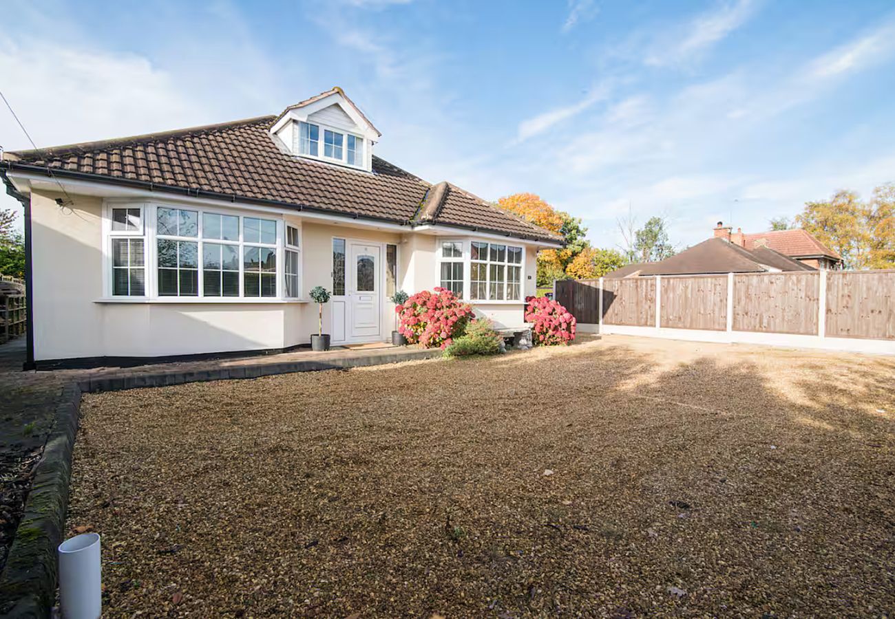 Bungalow in Manchester - REDCOT HOLIDAY Bungalow in Knutsford Cheshire