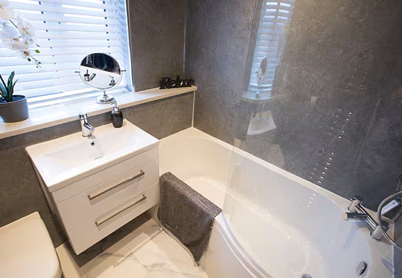 House in Manchester - The Devoke. Stylish 3 bed boutique property