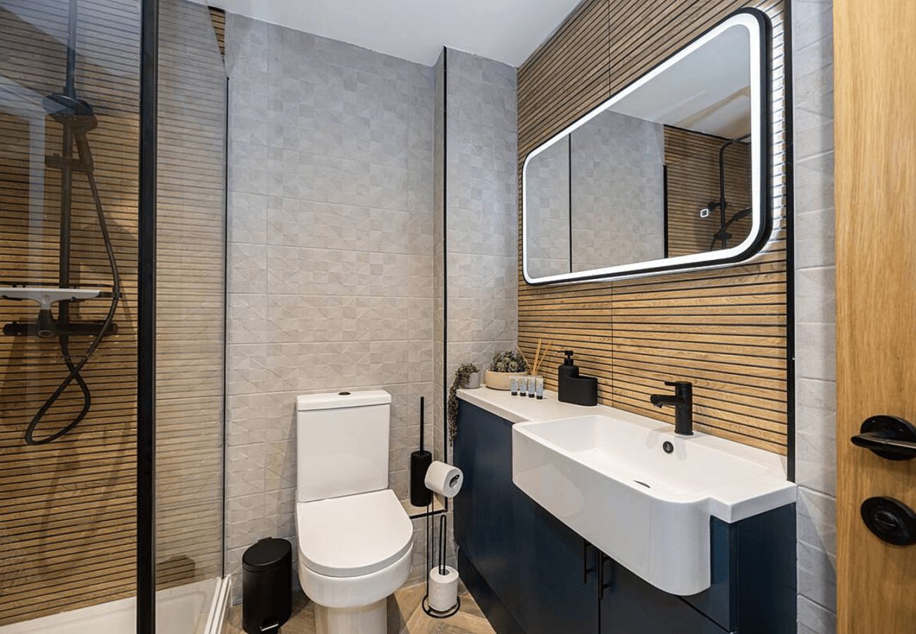House in Manchester - Newly Renovated Luxury 2BR property