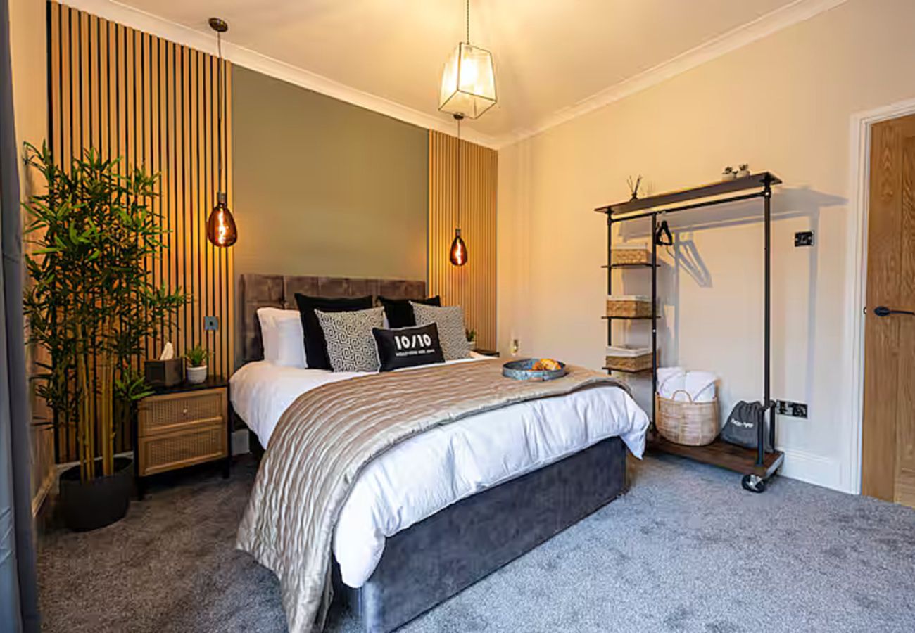 House in Manchester - Newly Renovated Luxury 2BR property