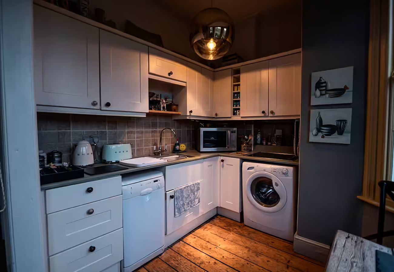 House in Manchester - Quirky, Private, Centre of Knutsford with Parking