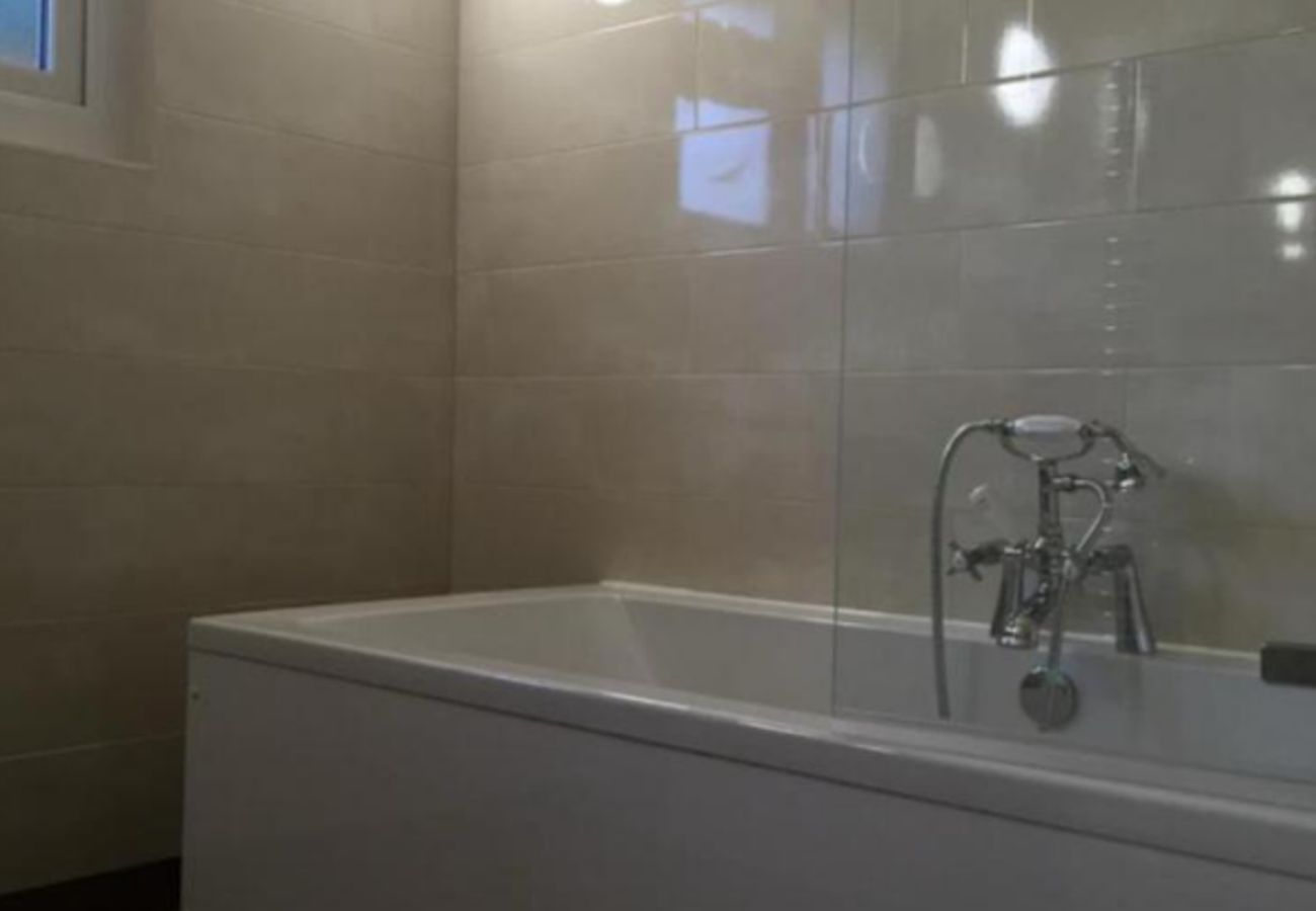 House in Manchester - Stylish 3 Bedroom Lodge 