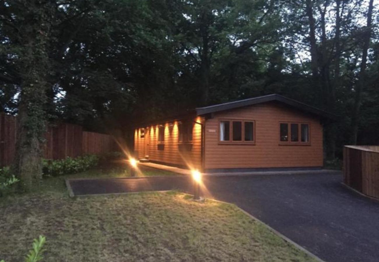 House in Manchester - Stylish 3 Bedroom Lodge 