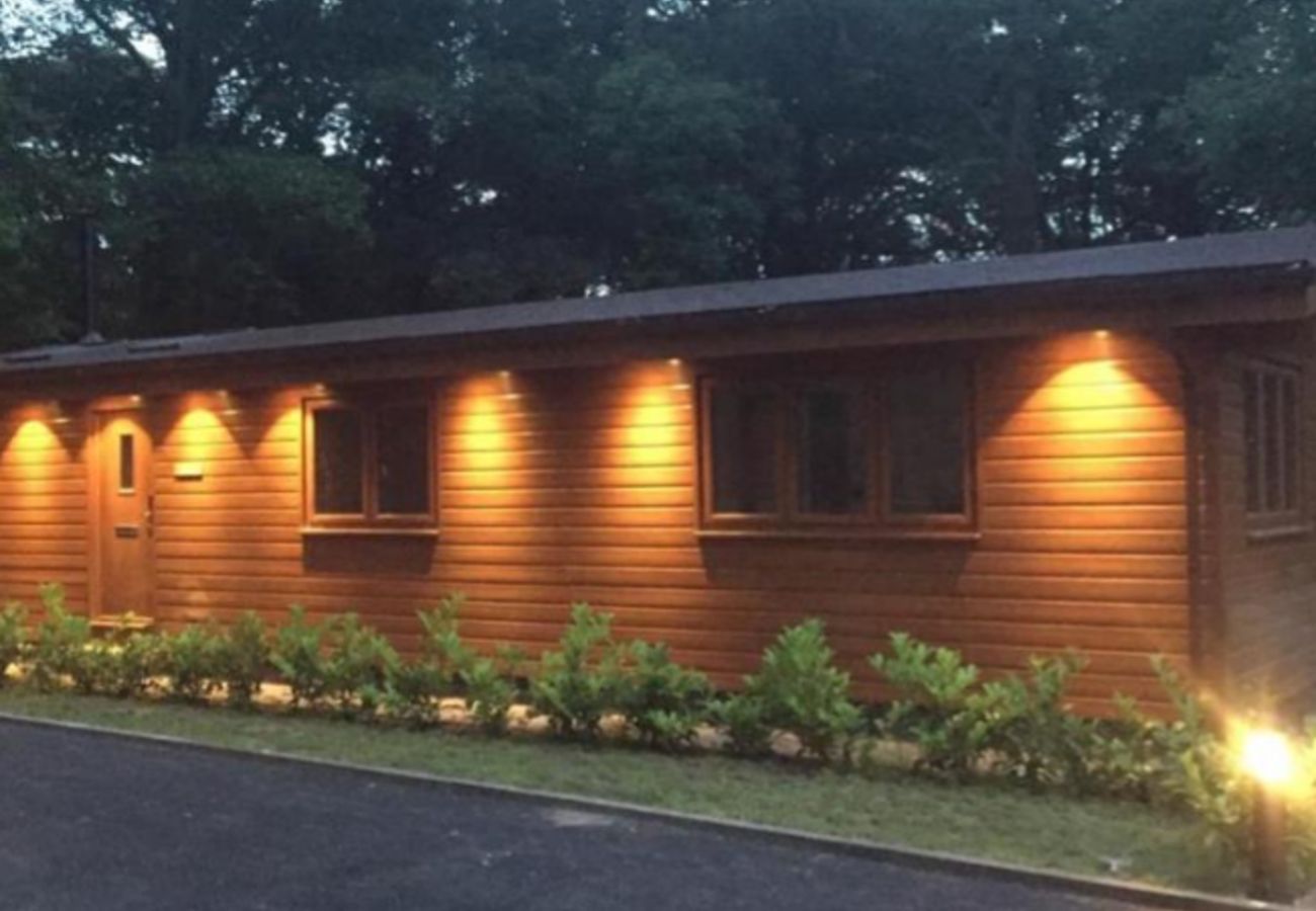House in Manchester - Stylish 3 Bedroom Lodge 