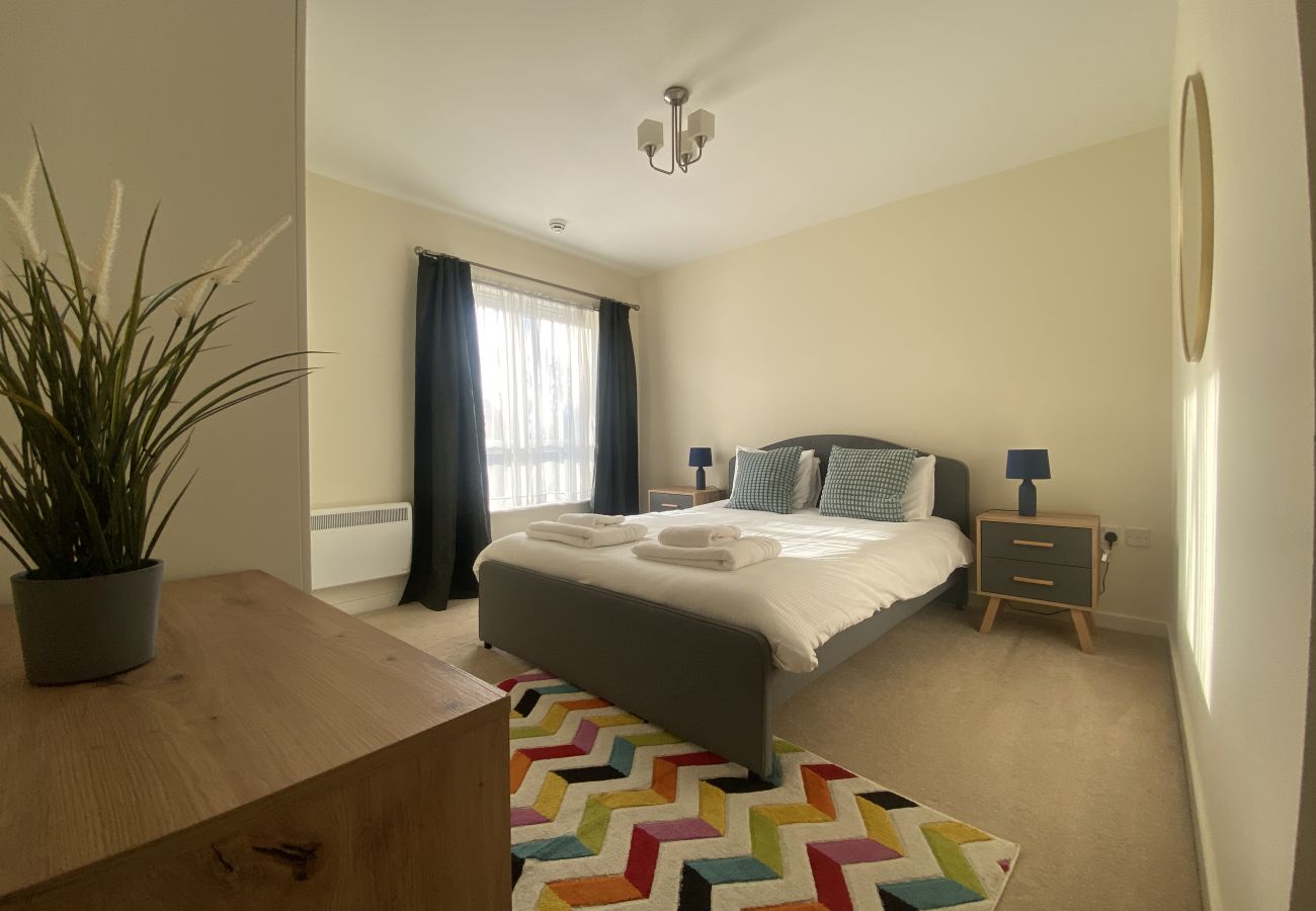 Apartment in Woking - 2-Bedroom Apartment in Central Woking