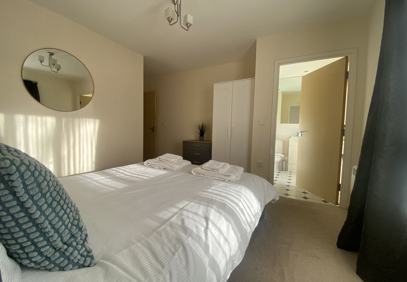 Apartment in Woking - 2-Bedroom Apartment in Central Woking