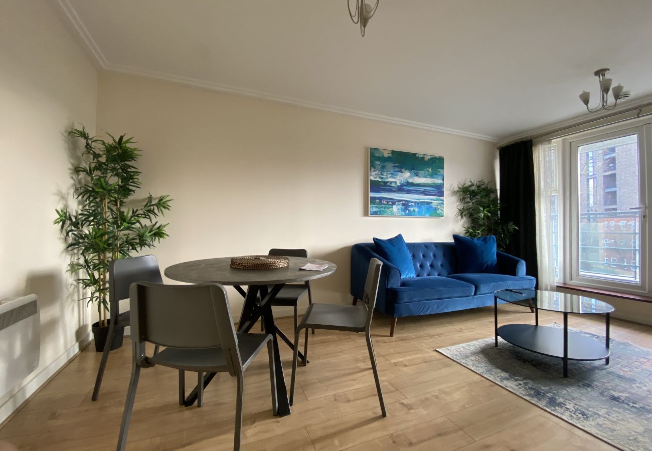 Apartment in Woking - 2-Bedroom Apartment in Central Woking