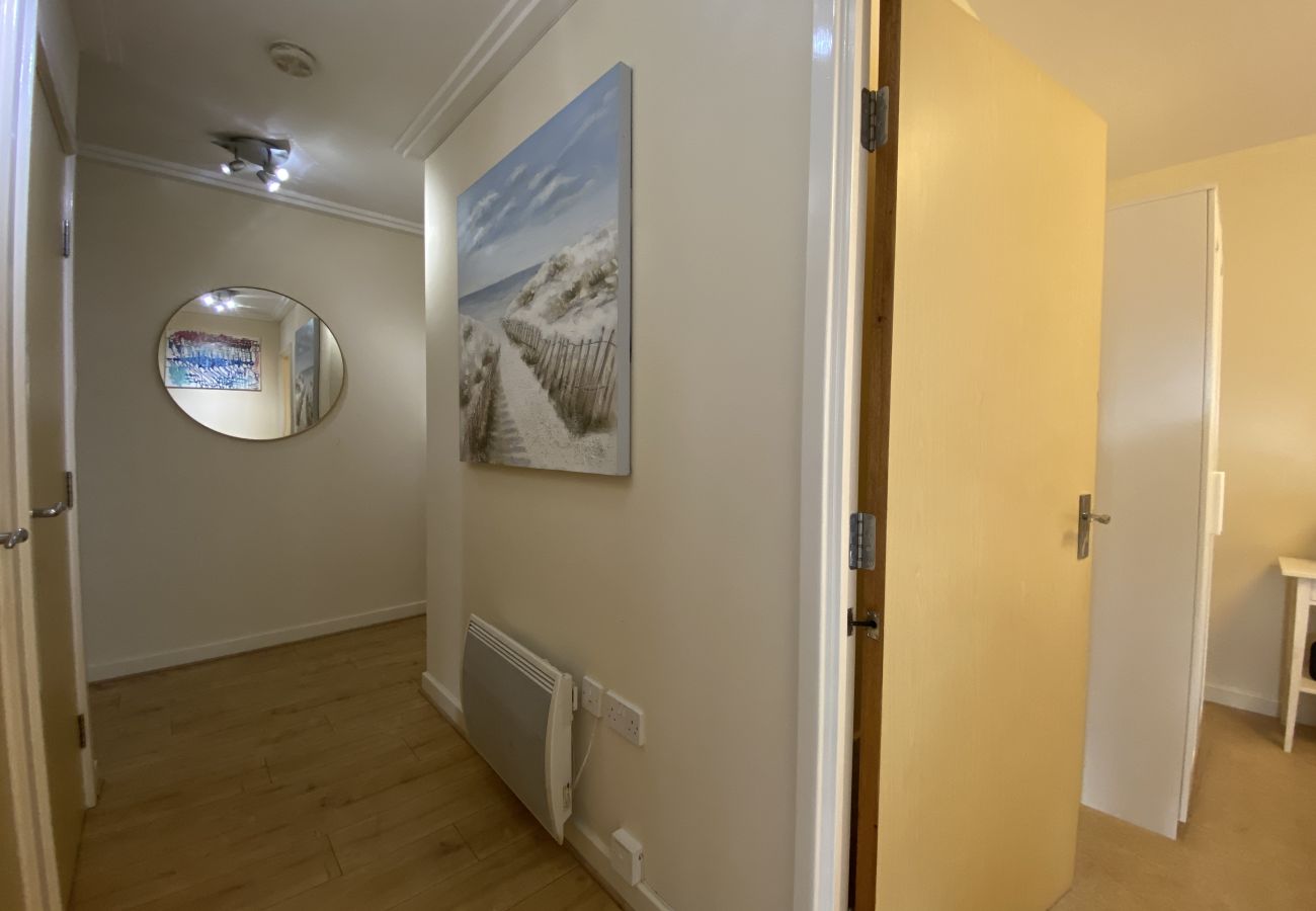 Apartment in Woking - 2-Bedroom Apartment in Central Woking