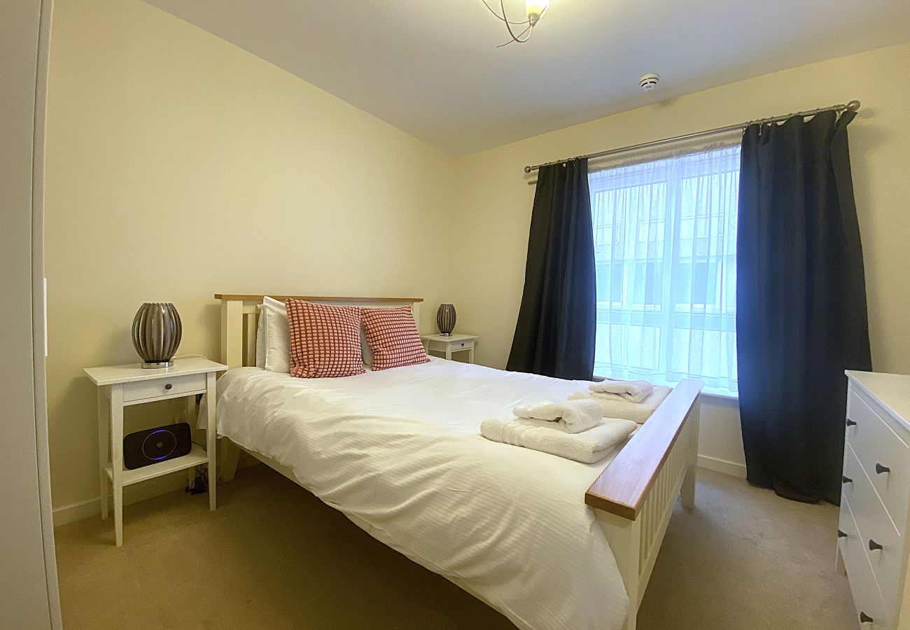 Apartment in Woking - 2-Bedroom Apartment in Central Woking