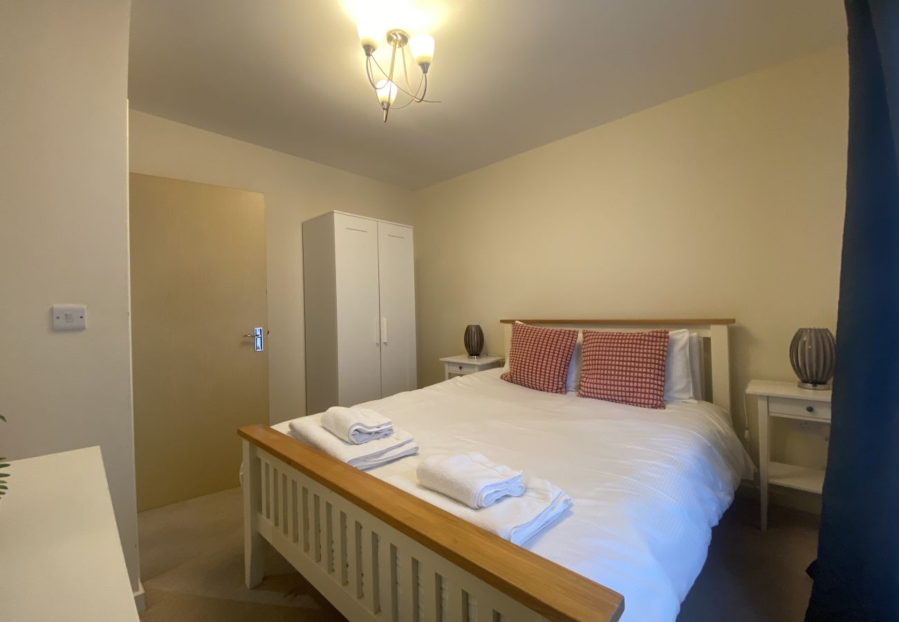 Apartment in Woking - 2-Bedroom Apartment in Central Woking