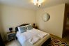 Apartment in Woking - 2-Bedroom Apartment with Balcony & Parking in Central Woking