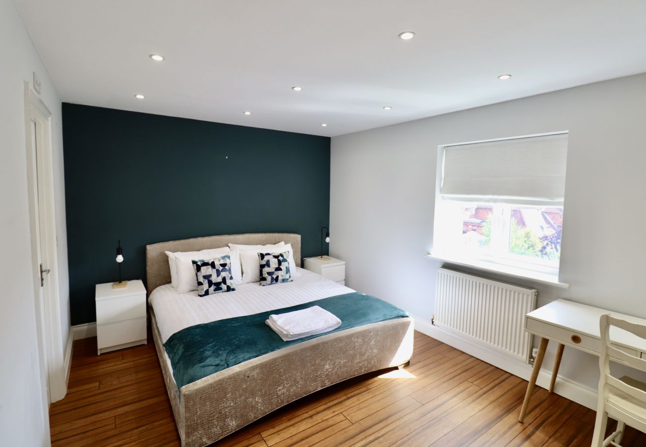 House in Maidenhead - Spacious 5-Bedroom Home in Maidenhead