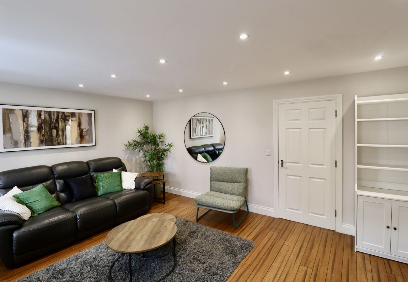House in Maidenhead - Spacious 5-Bedroom Home in Maidenhead