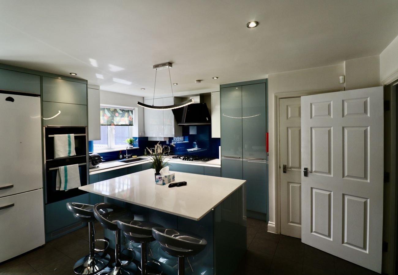House in Maidenhead - Spacious 5-Bedroom Home in Maidenhead