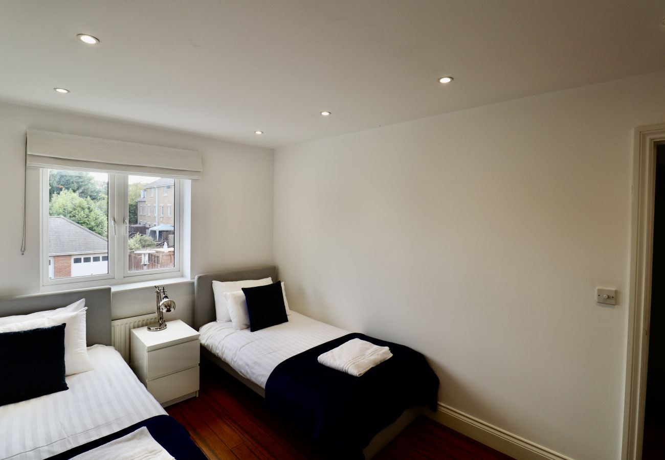 House in Maidenhead - Spacious 5-Bedroom Home in Maidenhead