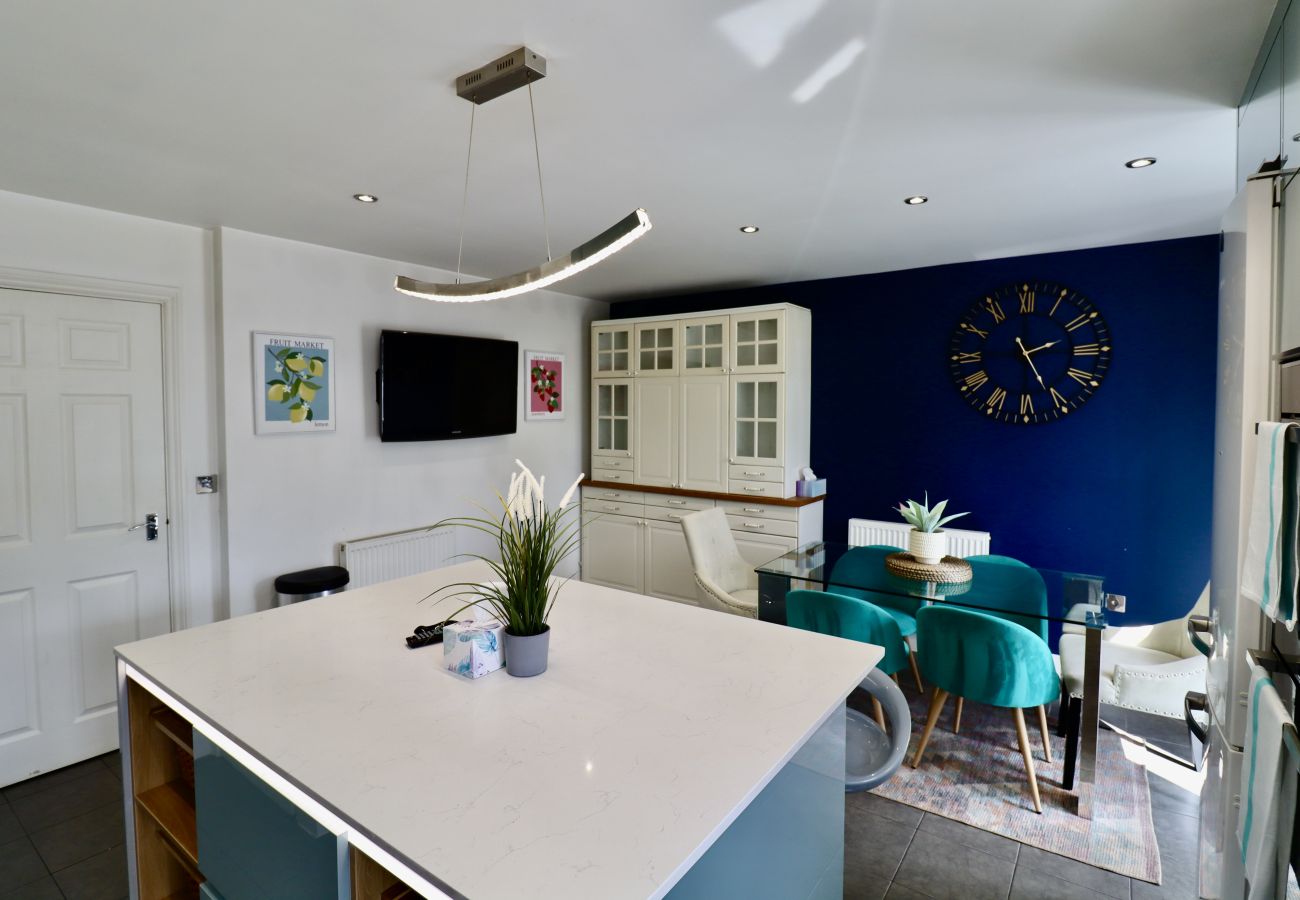 House in Maidenhead - Spacious 5-Bedroom Home in Maidenhead