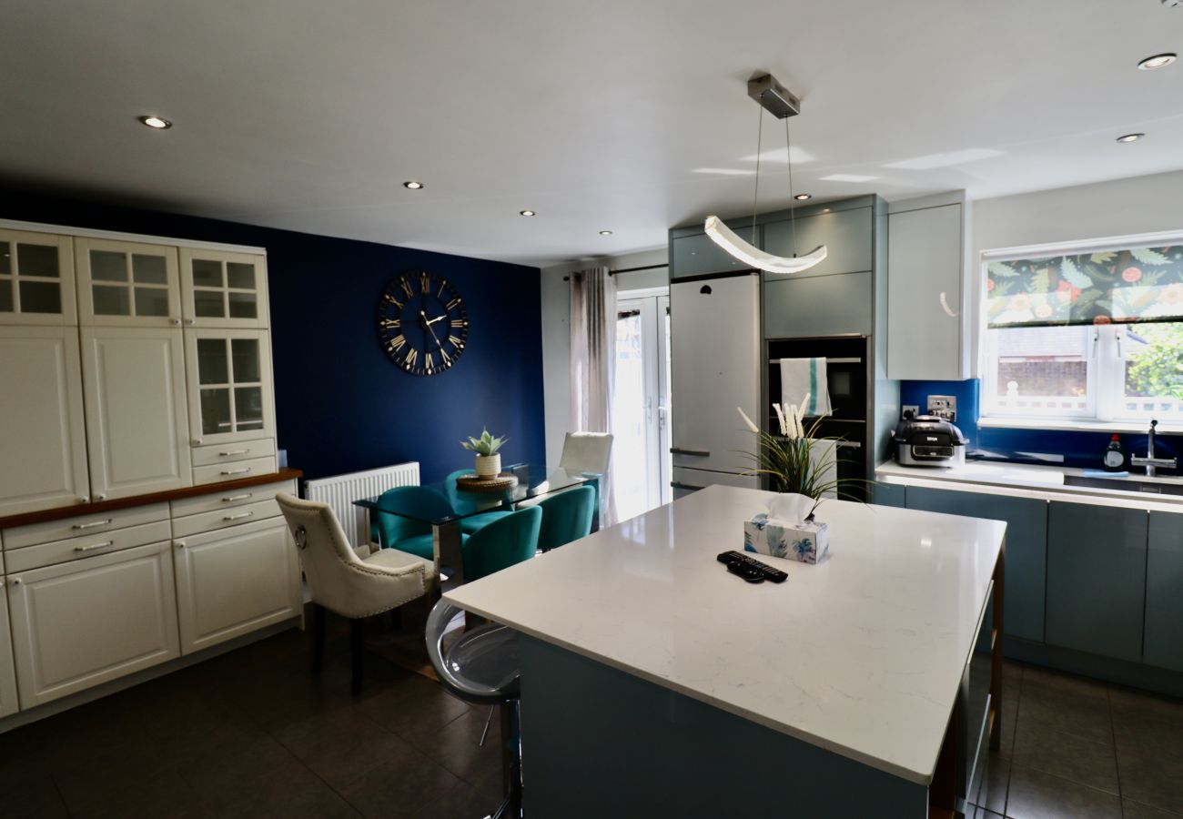 House in Maidenhead - Spacious 5-Bedroom Home in Maidenhead