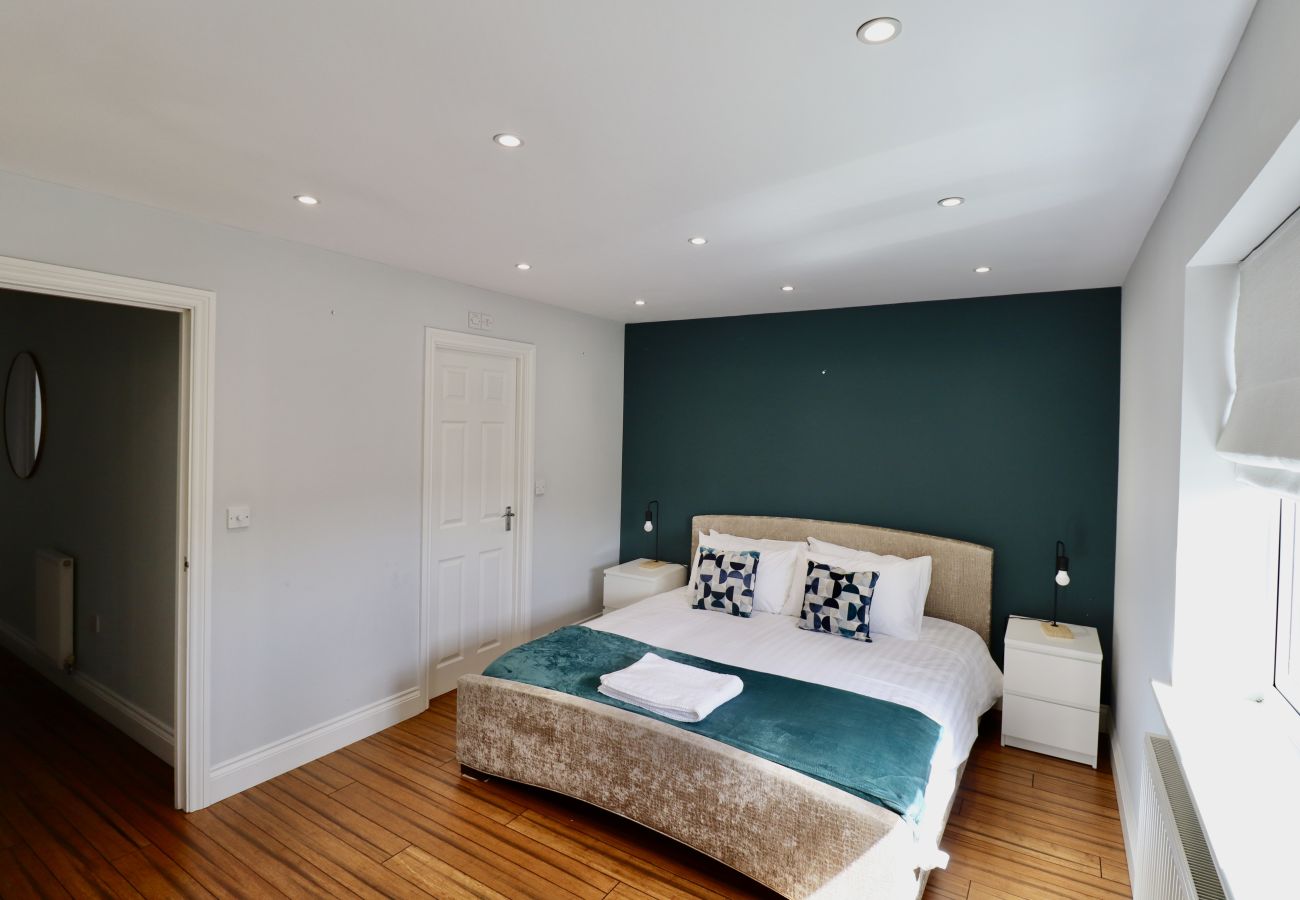 House in Maidenhead - Spacious 5-Bedroom Home in Maidenhead