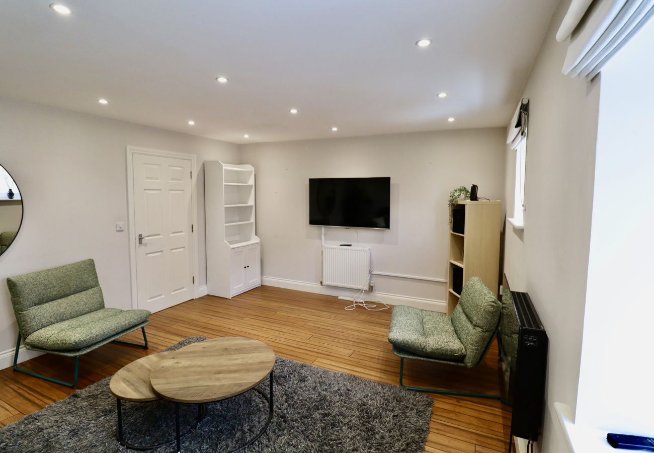 House in Maidenhead - Spacious 5-Bedroom Home in Maidenhead