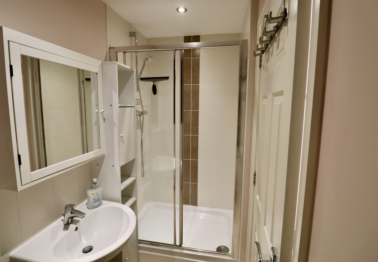 House in Maidenhead - Spacious 5-Bedroom Home in Maidenhead