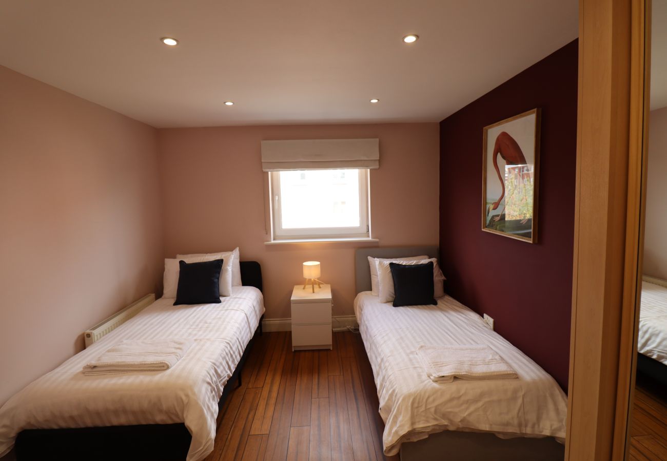 House in Maidenhead - Spacious 5-Bedroom Home in Maidenhead