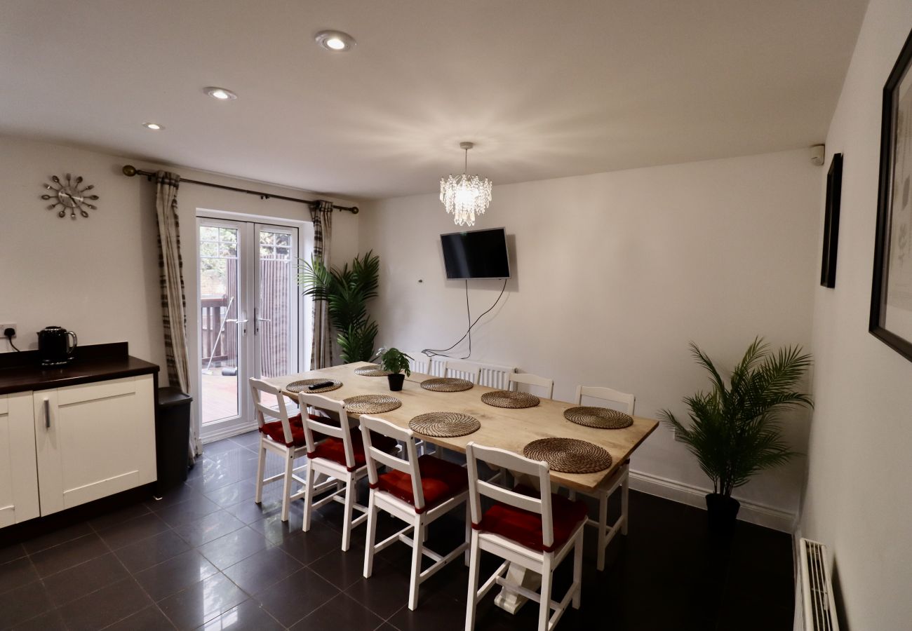 House in Maidenhead - Modern 5-Bedroom House in Maidenhead