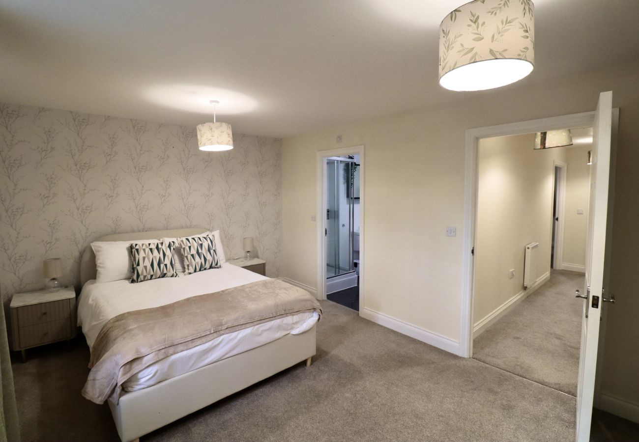 House in Maidenhead - Modern 5-Bedroom House in Maidenhead