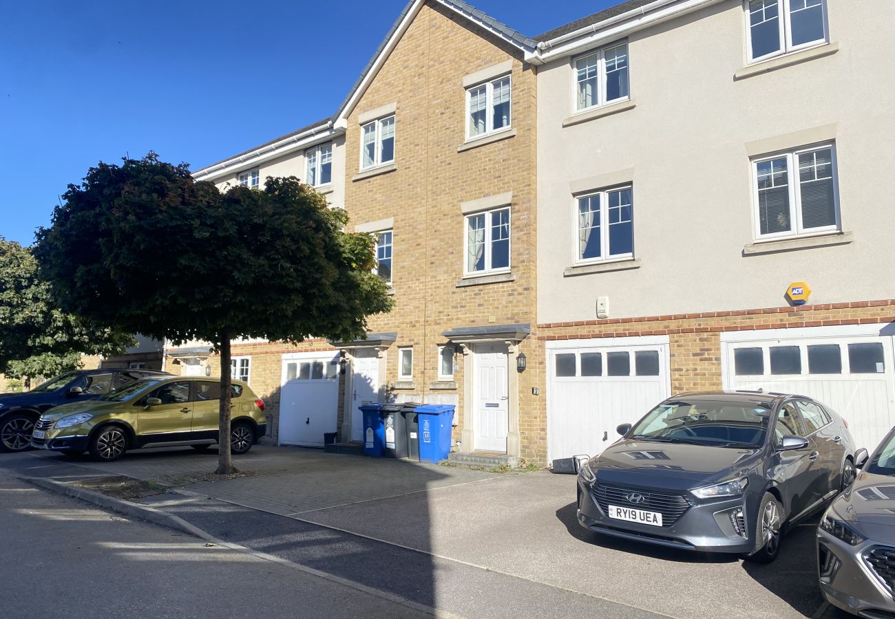 House in Maidenhead - Modern 5-Bedroom House in Maidenhead