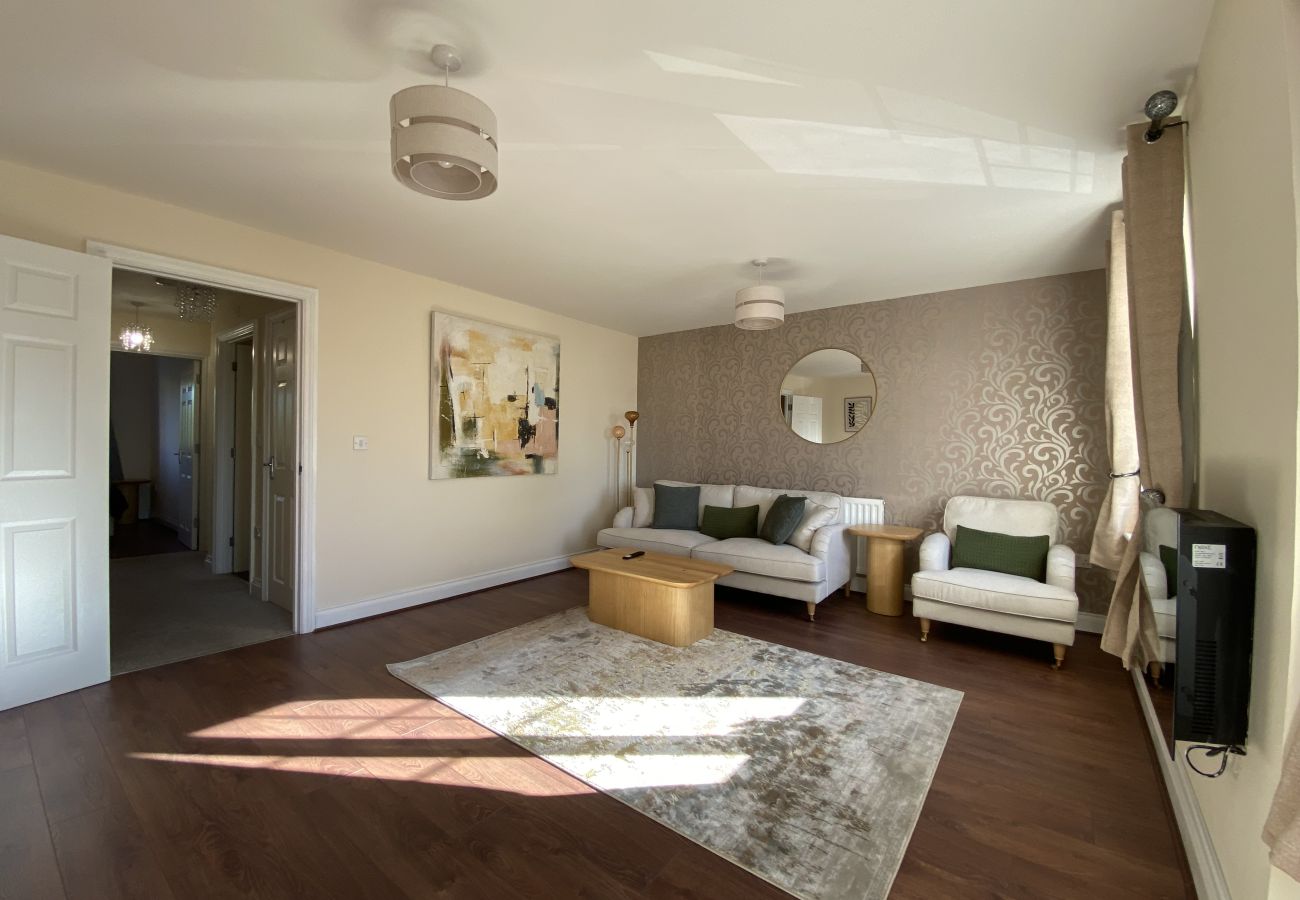 House in Maidenhead - Modern 5-Bedroom House in Maidenhead