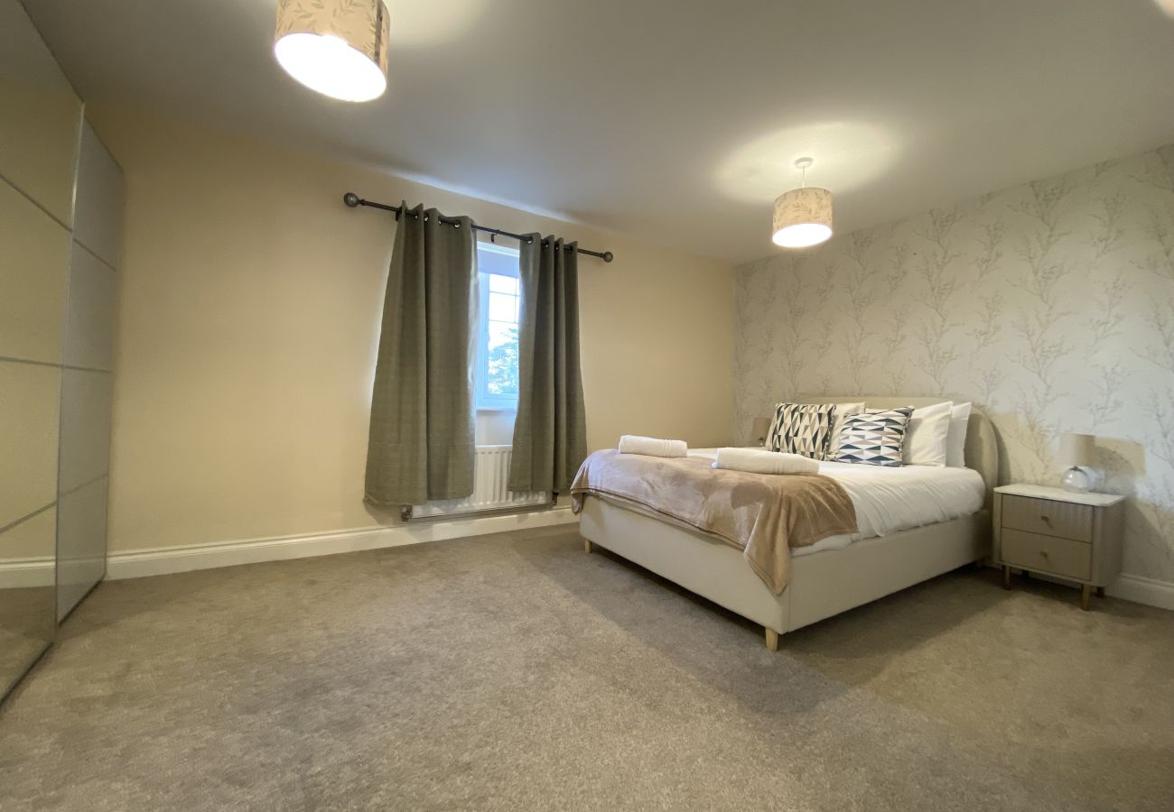 House in Maidenhead - Modern 5-Bedroom House in Maidenhead